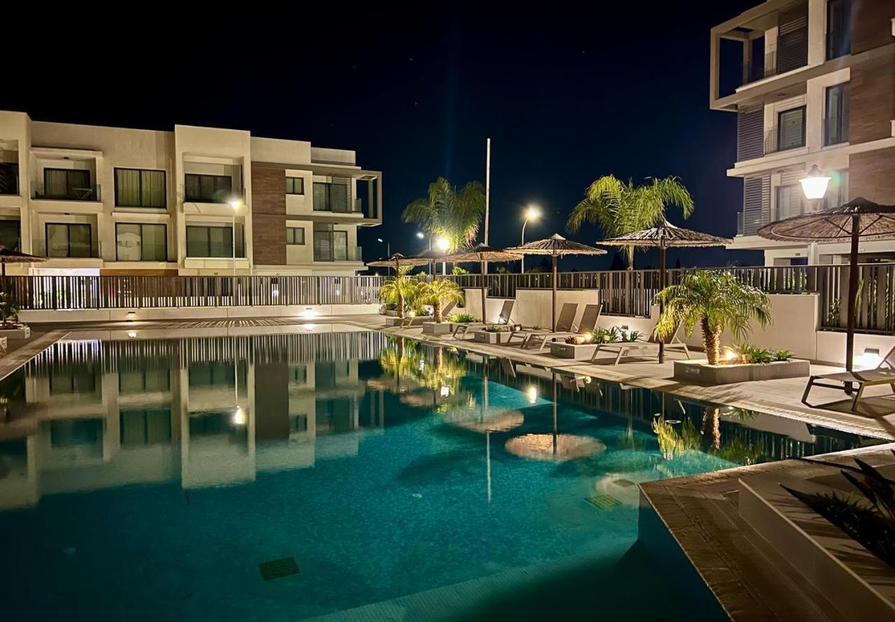 Cosmos Residence Paralimni Ngoại thất bức ảnh